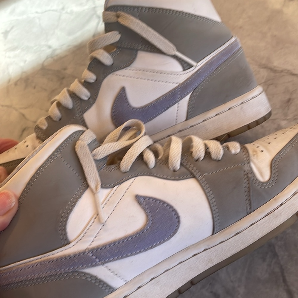 Womens Air Jordan Nike 1 Mid “Wolf Grey Aluminum” Size 8.5W